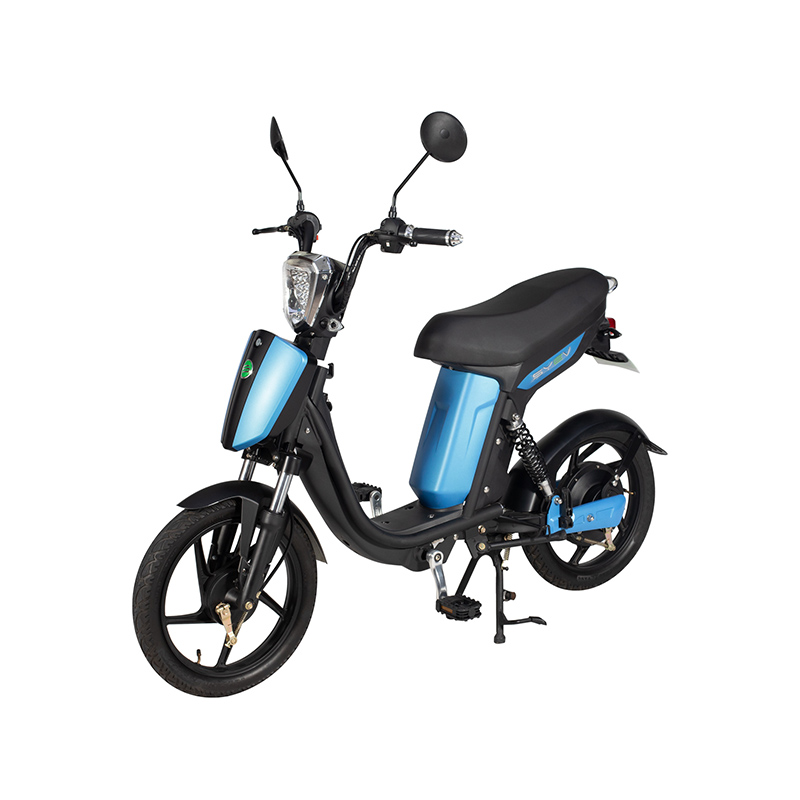 Paano maikukumpara ang proteksyon ng hangin na inaalok ng Versatile Motorcycle sa ibang mga motorsiklo na idinisenyo para sa long-distance multi-terrain riding?